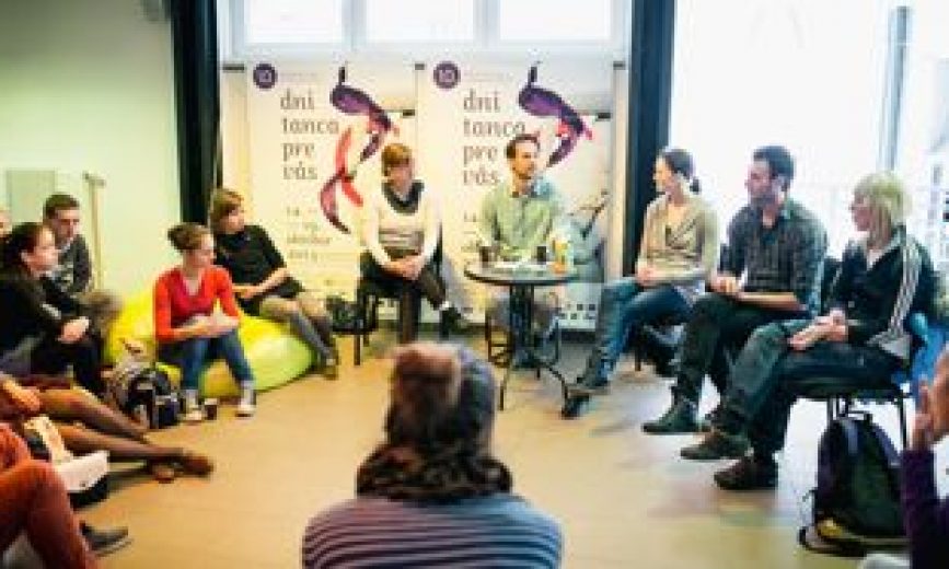 FRAGMENTY Z TANEČNÝCH PREDSTAVENÍ VESELOSTI MINULOSTI A ROOTS  VEREJNÉ DISKUSIE K TÉMAM Z KAUZY DIVADLA ŠTÚDIO TANCA