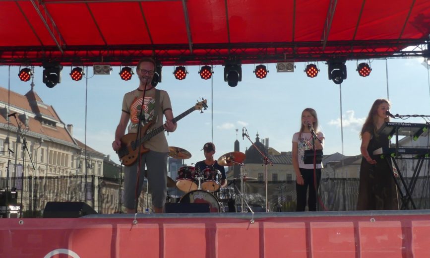 Dni detí / 2v1 / Koncert Maya Gal Hanna + Divadlo Štúdio tanca